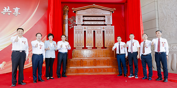 0为疏导集团发展方向,加强企业凝聚力,在集团创业40周年之际,董事会精心设计了百年巅峰国际官网蓝图-2.jpg